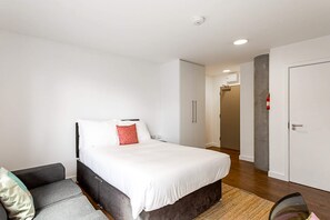 Room - Chamber Street Apartment 14 (London)