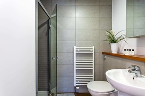 Ducha, artículos de tocador ecológicos, toallas, jabón