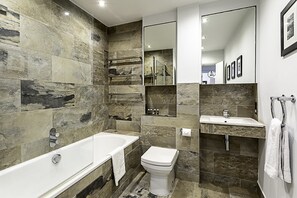 Basic Apartment, 1 King Bed | Bathroom | Bathtub, hair dryer, towels, soap - Blackfriars Printhouse Retreat (London)