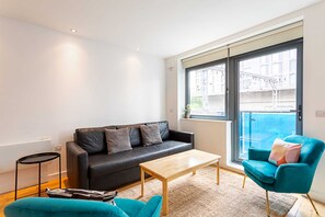 Basic Apartment, 1 Double Bed | Living room - Tower Hill Residence II (London)