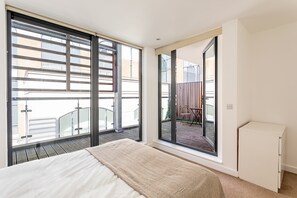 Leilighet – basic, 2 dobbeltsenger | 2 soverom, skrivebord, skrivebord for bærbar PC og strykejern/-brett