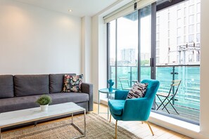 Leilighet – basic, 2 dobbeltsenger | Oppholdsrom | TV