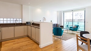 Basic Apartment, 2 Double Beds | Interior - Tower Hill Residence VI (London)