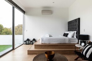 Leilighet – basic, 2 dobbeltsenger | 2 soverom, skrivebord, skrivebord for bærbar PC og strykejern/-brett