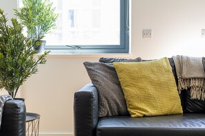 Leilighet – basic, 2 dobbeltsenger | Oppholdsrom | TV