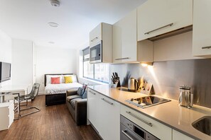 Interior - Modern and Comfy East London Flat With Balcony (London)