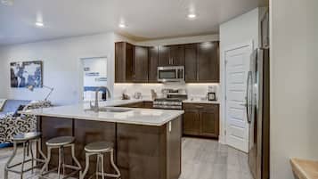 Peti sejuk/penyejuk beku saiz penuh, ketuhar gelombang mikro, ketuhar