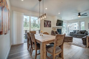 尊贵公寓式客房, 2 间卧室 | 客房内用餐