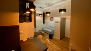 Studio – basic, 1 dobbeltseng | Oppholdsområde | TV