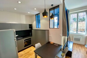 Studio – basic, 1 dobbeltseng | Eget kjøkken | Kjøleskap, mikrobølgeovn, kokeplater og oppvaskmaskin