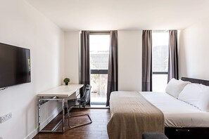 Basic Studio, 1 Double Bed - Chamber Street Apartment 13 (London)