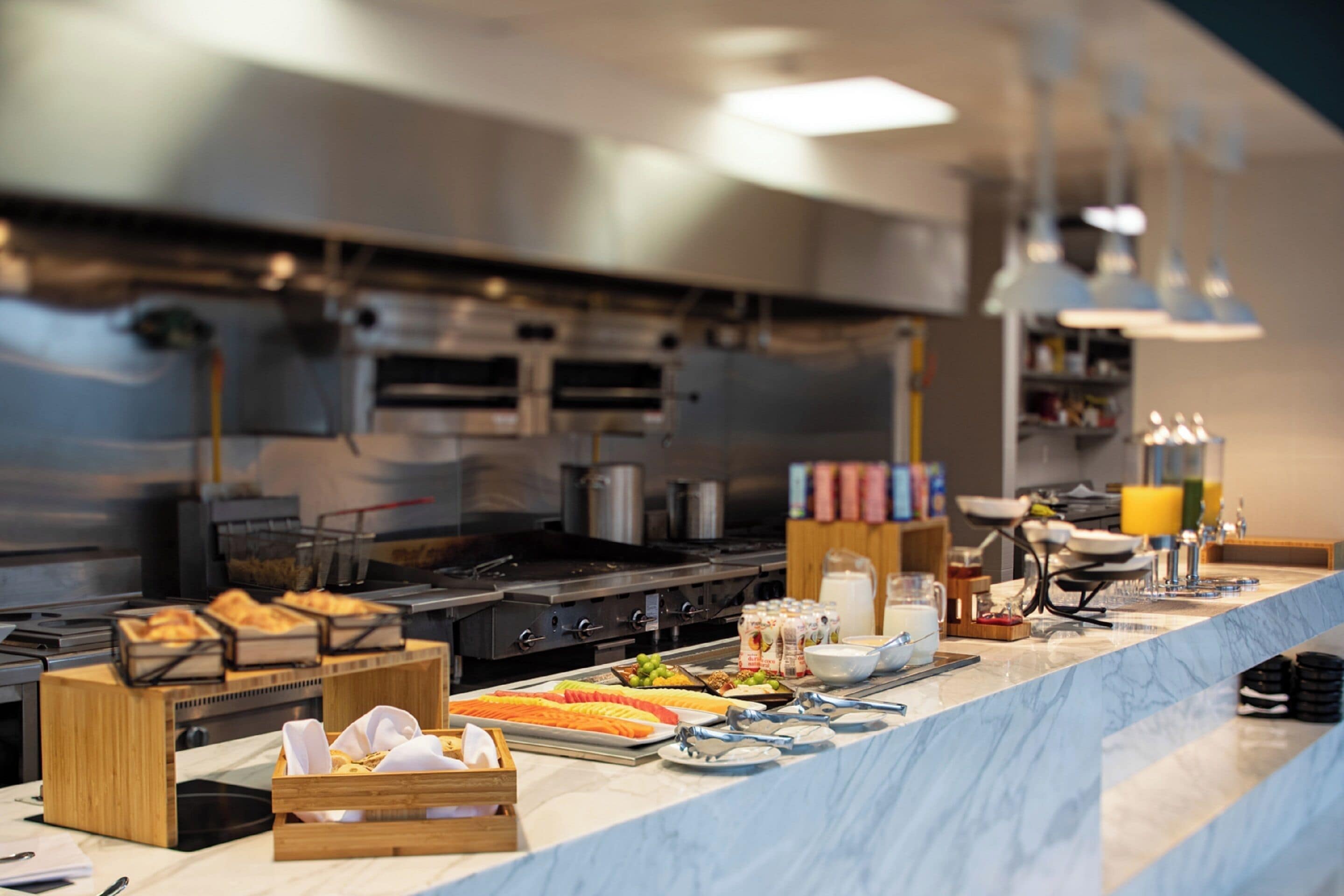 Tägliches Frühstücksbuffet (22 USD pro Person)