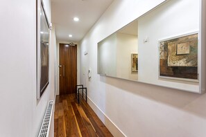 Basic Apartment, Multiple Beds | Interior - Holborn Flat With Green Views (London)