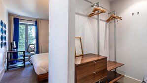 Basic Apartment, Multiple Beds | 2 bedrooms, desk, laptop workspace, iron/ironing board - Holborn Flat With Green Views (London)