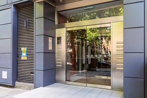 Exterior - Stunning Modern Apartment in the Heart of Holborn (London)