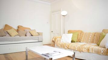 Basic Apartment, 1 Double Bed | Living area