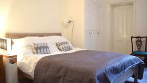 Basic Apartment, 1 Double Bed | 1 bedroom, WiFi - Fabulous Nine Elms Flat (London)