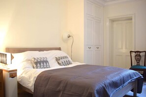 Basic Apartment, 1 Double Bed | 1 bedroom, WiFi - Fabulous Nine Elms Flat (London)