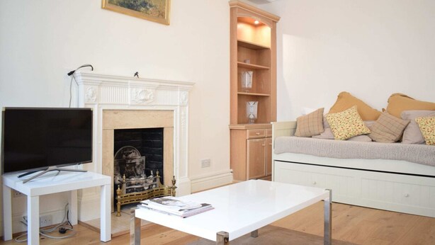 Basic Apartment, 1 Double Bed | Living area - Fabulous Nine Elms Flat (London)