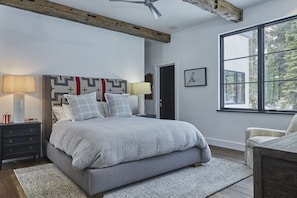 3 slaapkamers, een strijkplank/strijkijzer, gratis wifi, beddengoed