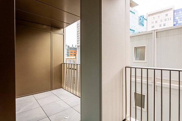 基础公寓, 多张床 | 阳台