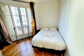 Basic Apartment, 2 Double Beds | 1 bedroom, iron/ironing board, free WiFi, bed sheets - Bright & Cosy One-bed Apartment (London)