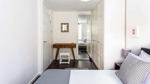 Apartamento básico, 2 camas dobles | 1 dormitorio, tabla de planchar con plancha, wifi gratis y ropa de cama
