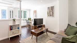 Apartamento básico, 2 camas dobles | Interior