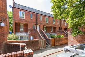 Basic Apartment, 2 Double Beds | Exterior - Bright & Cosy One-bed Apartment (London)