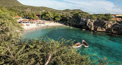 Lovely apartment in resort close to beach. Beautiful bay. Swimming pool.