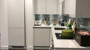 Basic House, Multiple Beds | Private kitchen - Stunning & Luxurious Four Bedroom Mews House (London)
