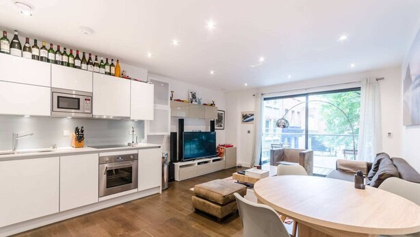 Basic House, Multiple Beds | Private kitchen - Stunning & Luxurious Four Bedroom Mews House (London)