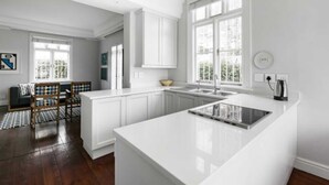 Basic Apartment, Multiple Beds | Private kitchen - Bright Tideway Court Apartment (London)