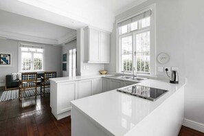 Basic Apartment, Multiple Beds | Private kitchen - Bright Tideway Court Apartment (London)