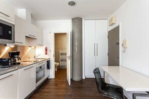 Eget kjøkken | Kjøleskap, mikrobølgeovn, ovn og oppvaskmaskin