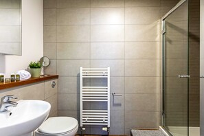 Bathroom | Shower, towels, soap, shampoo