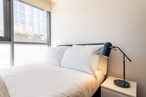 Basic Apartment, 1 Double Bed | 1 bedroom, desk, laptop workspace, iron/ironing board - Chamber Street Apartment 15 (London)