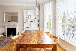 Appartement, plusieurs lits | Restauration