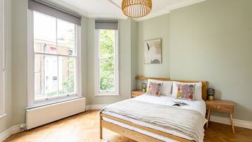 Basic Apartment, Multiple Beds