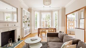 Basic Apartment, Multiple Beds | Living area