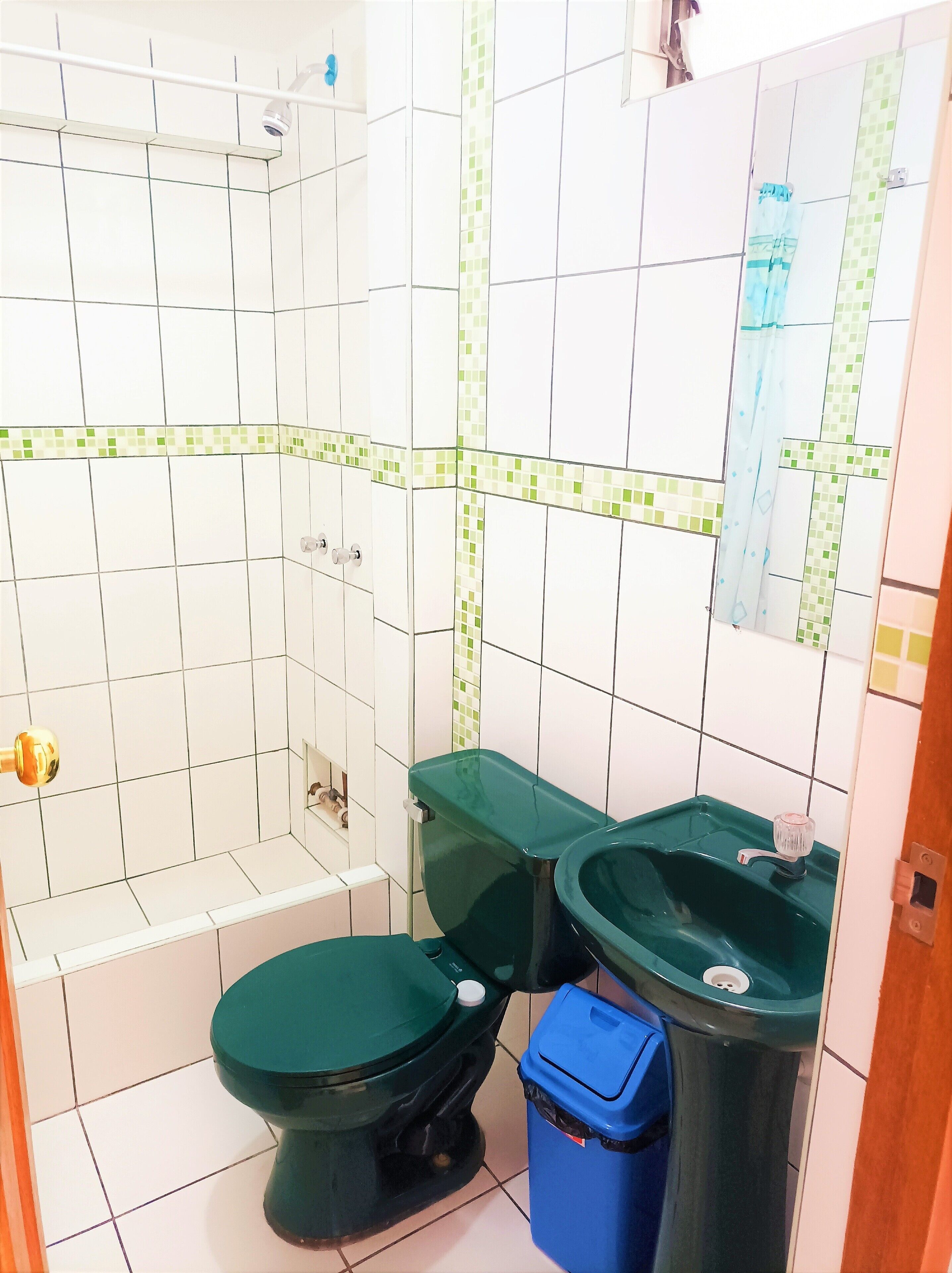 quadruple room | bathroom | shower, hydromassage showerhead, free toiletries, soap