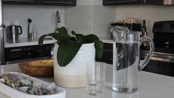 冰箱、微波炉、烤箱、炉灶
