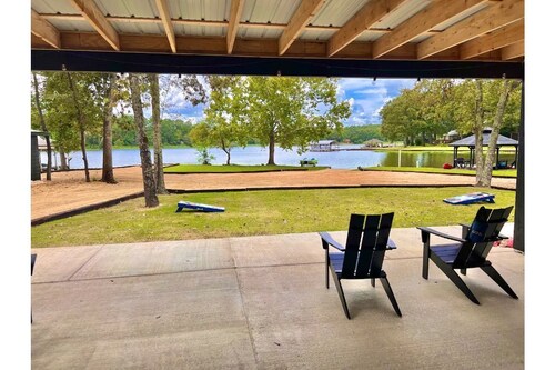 Commercial Arcades - Hottub - Pool Table - Kayaks - Canoe - Firepit