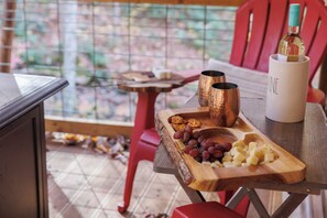 Dining - BEARADISE “Glamping Paradise” (Vesuvius)