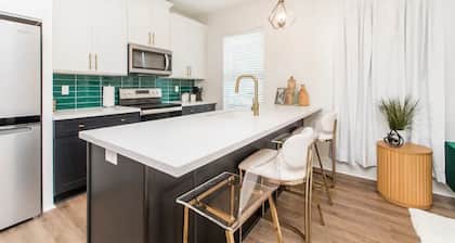 Downtown Hammond 2 bedroom, 2 bath newer condo