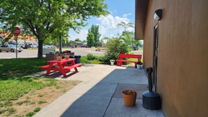 Exterior - Grizzly Inn (Great Falls)