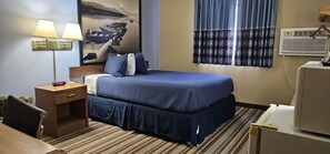 Basic Single Room | Desk, free WiFi, bed sheets - Grizzly Inn (Great Falls)