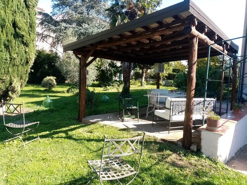 Villa with a big garden close to most important touristic sites.