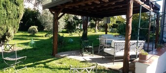 Villa with a big garden close to most important touristic sites.