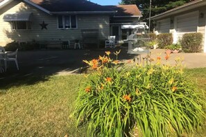 Property grounds - The Gathering Place, rent the entire home (Erie)